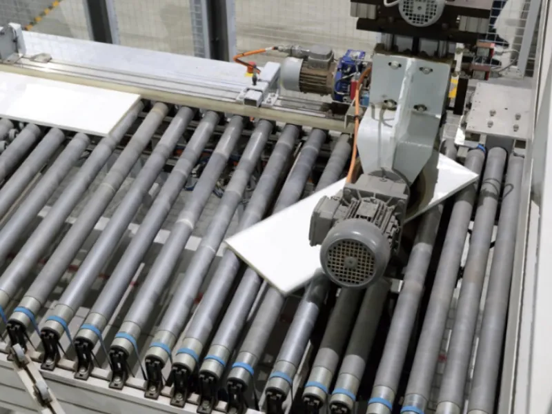 Factory process: Rolling Edge Banding